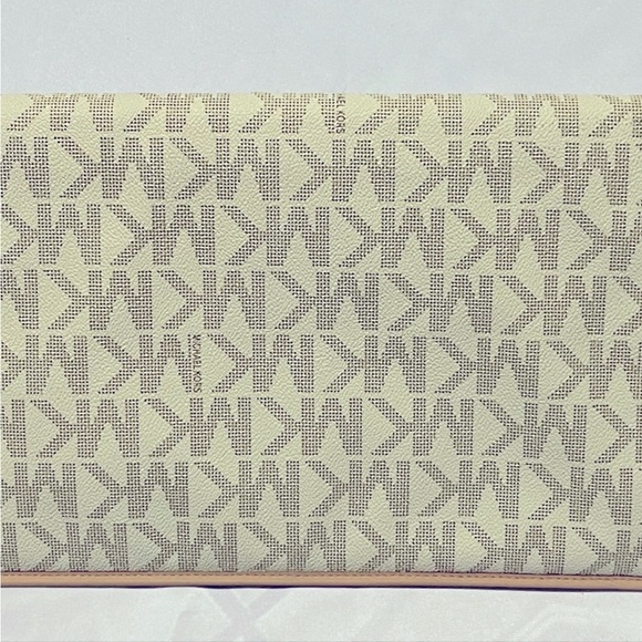 2023 Sale 💕 Michael Kors Monogram Clutch - Picture 4 of 5